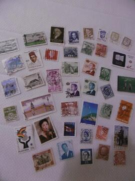 40 timbres du monde LOT 39