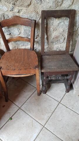 2 petites chaises basses en bois