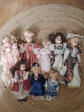 Lot de poupées de porcelaine