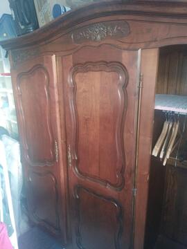 armoire bois sculpté