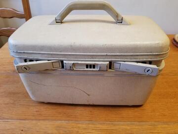 Mini valise Delsey usage trousse de secours ou rangements divers
