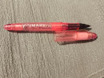 stylo bille avec cartouche d'encre rose