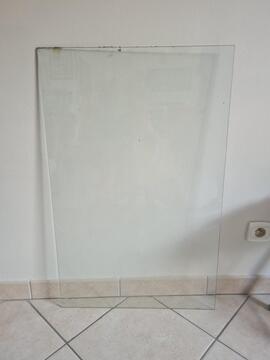 vitre rectangulaire de 5mm épaisseur, 87 cm de long et 55,5 cm de largeur