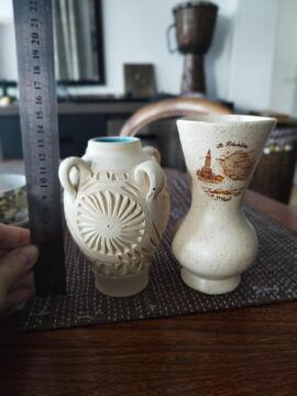 Deux jolies vases