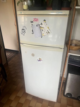 réfrigérateur avec partie congélateur