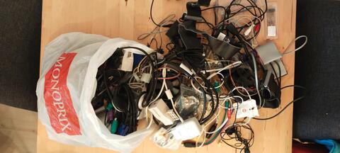 Lot de cables électroniques / électriques
