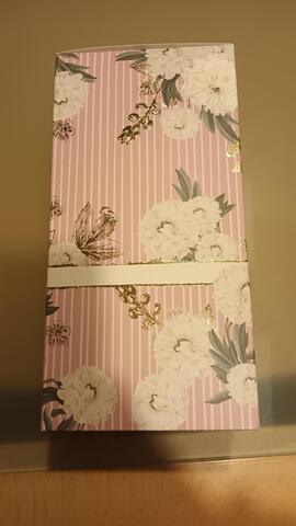 boîte en carton décorée