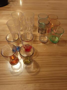 Donne verre en plastique