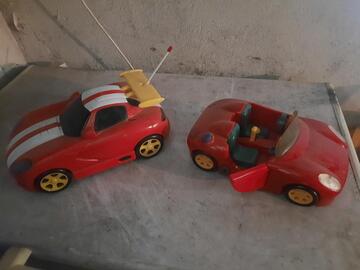 deux voiture jouet