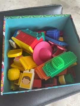 petite boîte de jouets enfant