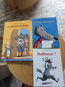 3 livres enfants sur des loups
