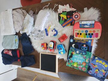 Lot vetements, jouets et accessoires enfants - (2-3 ans)
