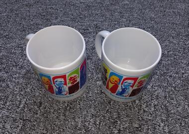 Lot de 3 mugs identiques (logotés)