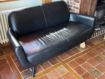 Canapé deux places "Made" en cuir noir