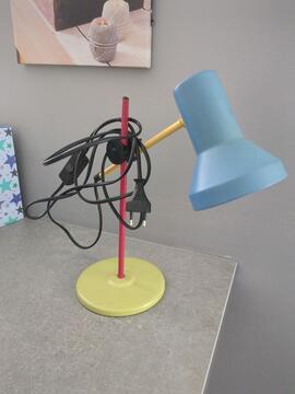 lampe de bureau avec ampoule fonctionnelle