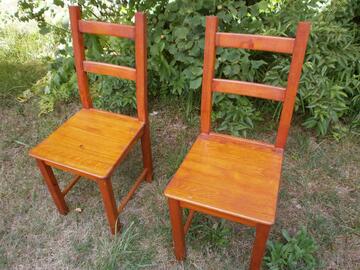 Deux chaises en bois