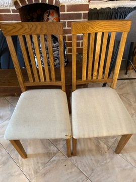 2 chaises en bois