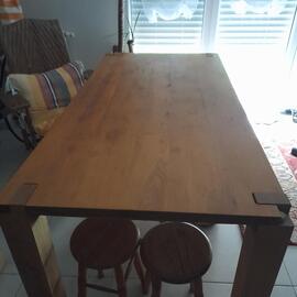 table bois plein 190/90 ( pieds démontables)