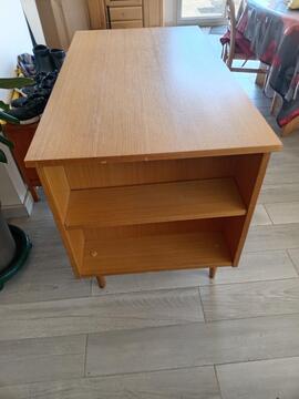 Bureau avec un tiroir à reparer