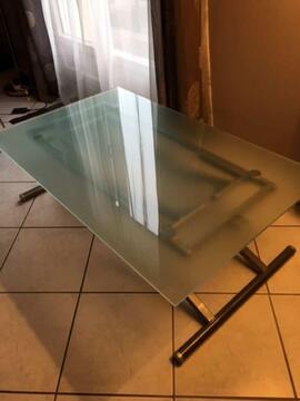 Table basse IKEA en verre