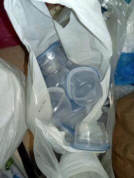 centaine de pots bébé vide en plastique
