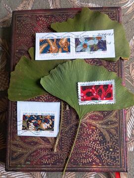 4 timbres oblitérés Fleurs et papillons
