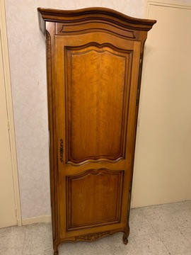 armoire , bonnetiere et canapé