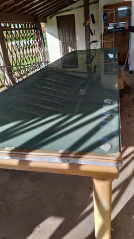 grande table d'extérieur en verre