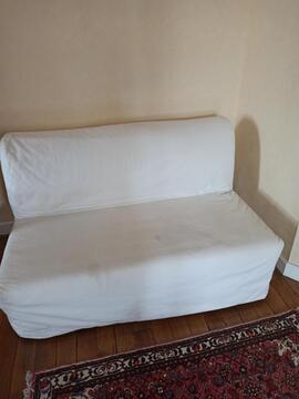 petit canapé convertible Ikea ( très pratique)