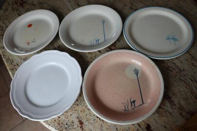 5 assiettes plates