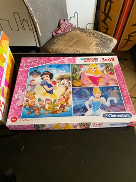 Puzzle « Disney princess » ( Clementoni )