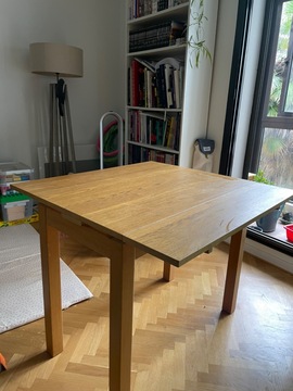 Petite table Ikea en bois avec 2 rallonges