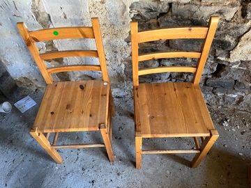 Lot de deux chaises en pin