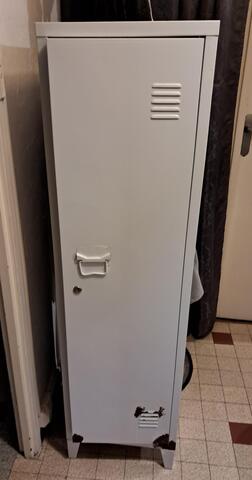 Armoire en métal bon etat