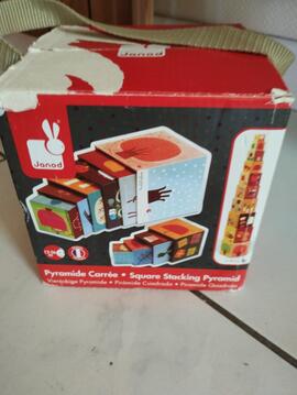 jeux cubes en carton à empiler