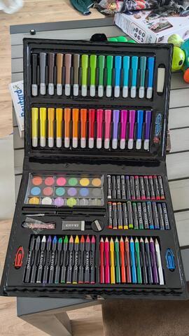 kit crayons état neuf