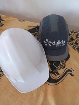 casque et casquette de chantier