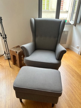 fauteuil et repose pied IKEA gris