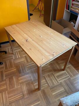 1 Table Ikea INGO + 2 chaises Ikea LERHAMN