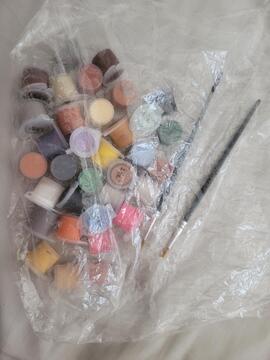 34 mini godets peinture et 2 pinceaux