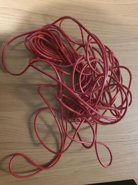 Long cable réseau rouge