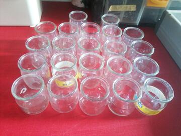 22 pots en verre