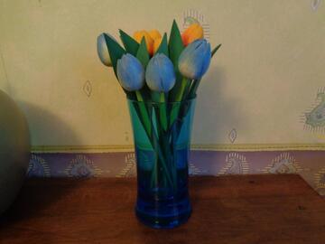 tulipes en bois avec son vase