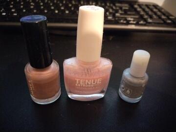 lot de trois vernis