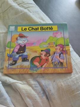 livre enfant en relief abîmé.voir photos