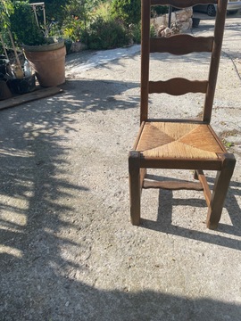 chaises en chêne massif a donner (empaillée)