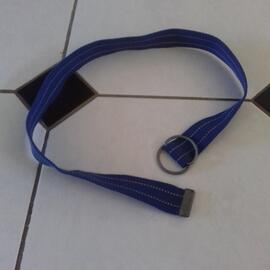 ceinture bleue en tissu