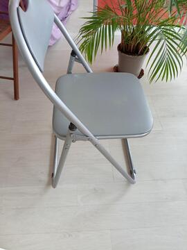 chaise pliable grise