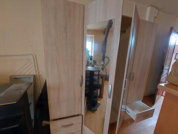 armoire en bois