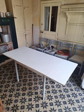 table de cuisine et 4 chaises en bois